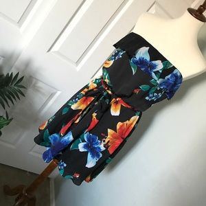 WHBM printed floral strapless dress.🎉🌴